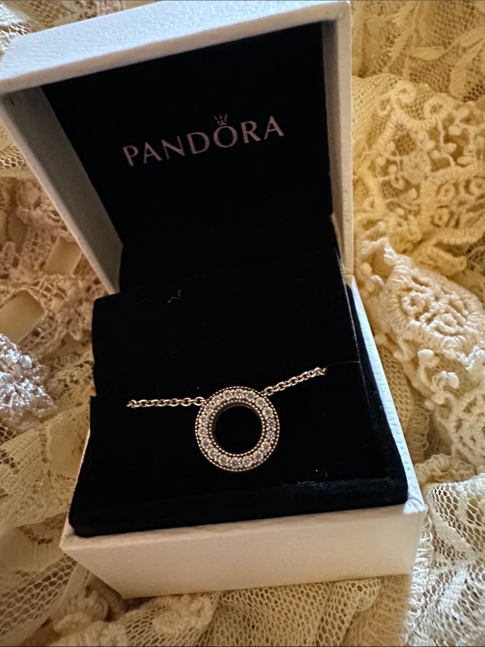 Pandora Silver Sparkling Circle Pendant Necklace. EUC